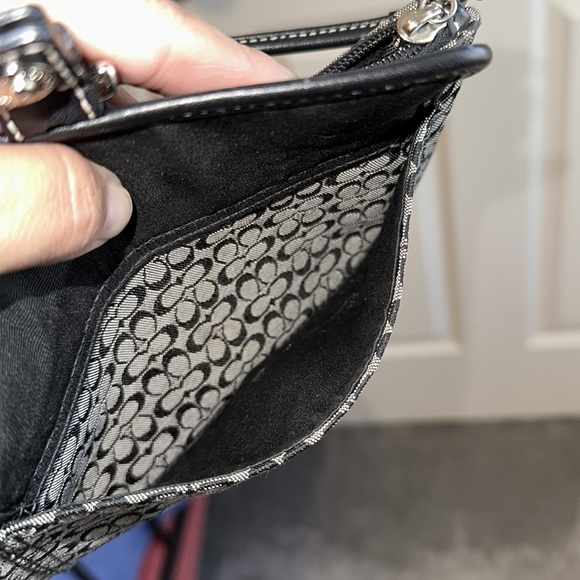 Coach wristlet - Picture 5 of 7